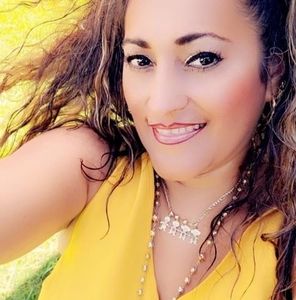 Meet your Posher, Yessenia